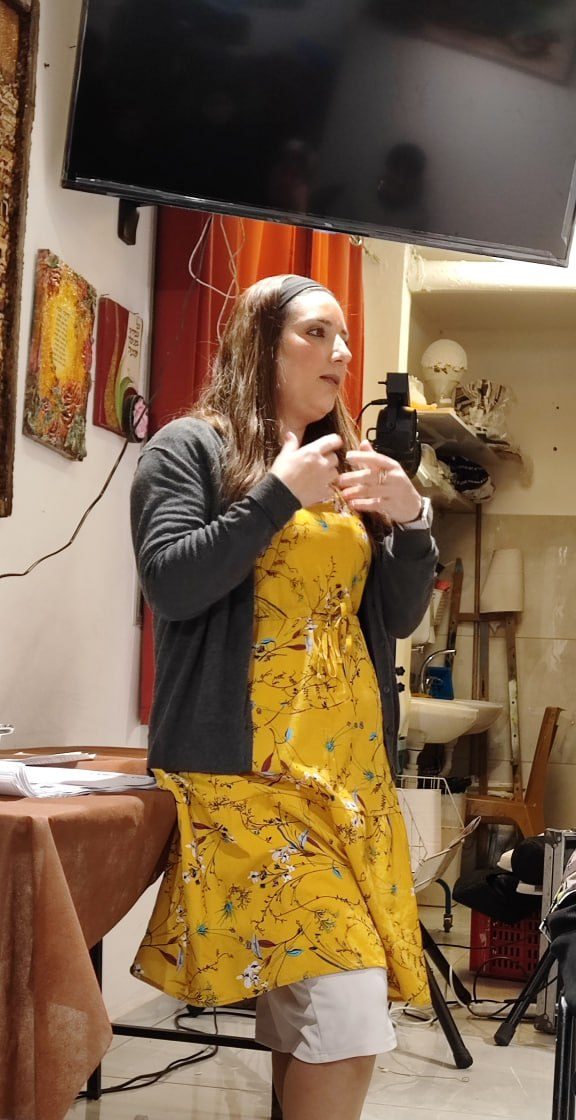Hodaya leading a group art workshop